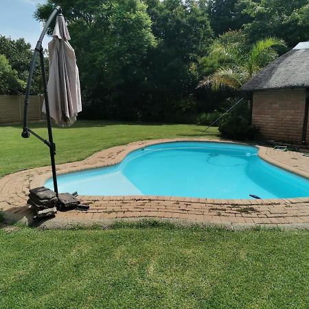 Gluckman Drive Guesthouse Welkom Bagian luar foto