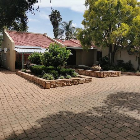 Gluckman Drive Guesthouse Welkom Bagian luar foto