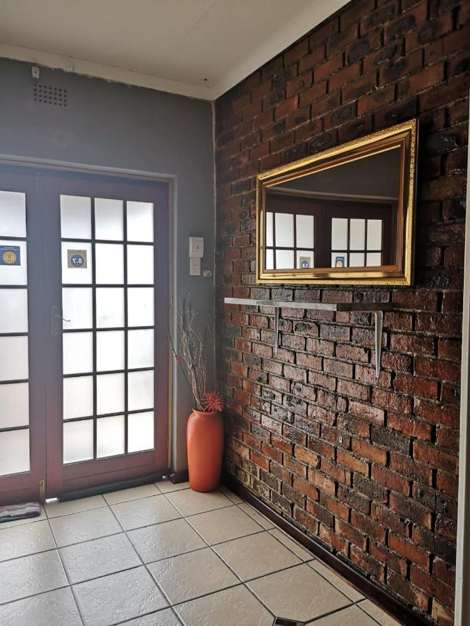 Gluckman Drive Guesthouse Welkom Bagian luar foto