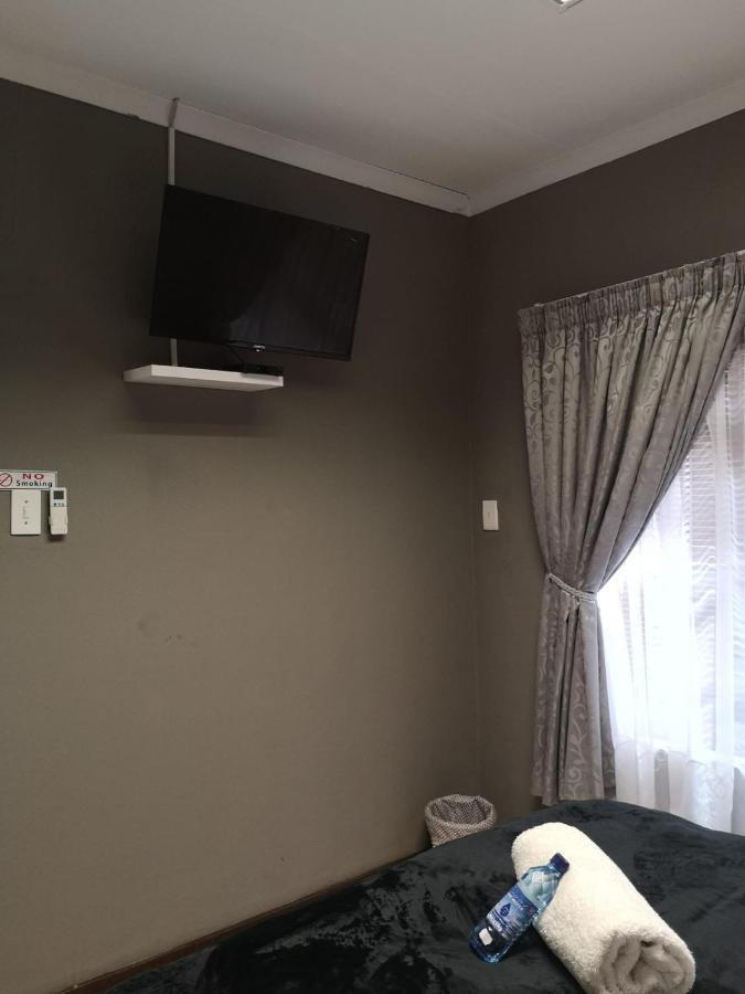 Gluckman Drive Guesthouse Welkom Bagian luar foto
