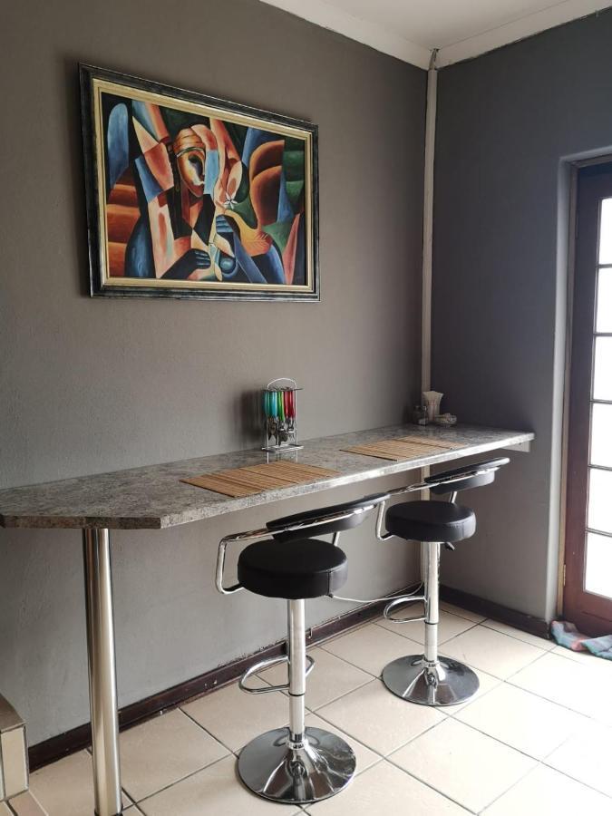 Gluckman Drive Guesthouse Welkom Bagian luar foto