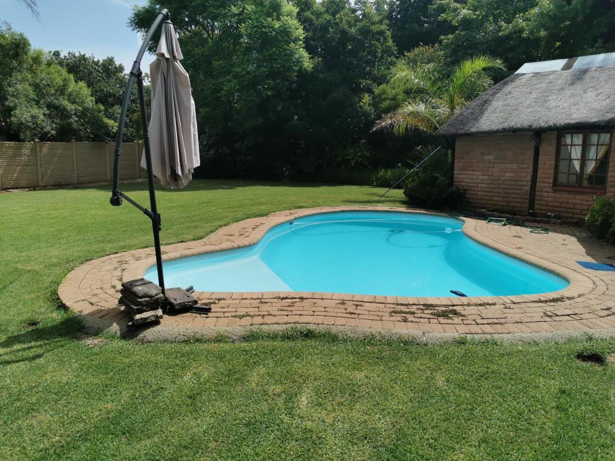 Gluckman Drive Guesthouse Welkom Bagian luar foto