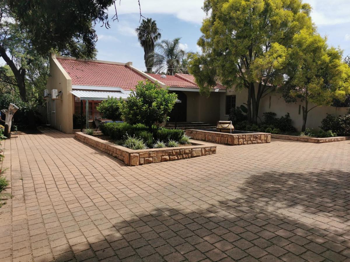 Gluckman Drive Guesthouse Welkom Bagian luar foto