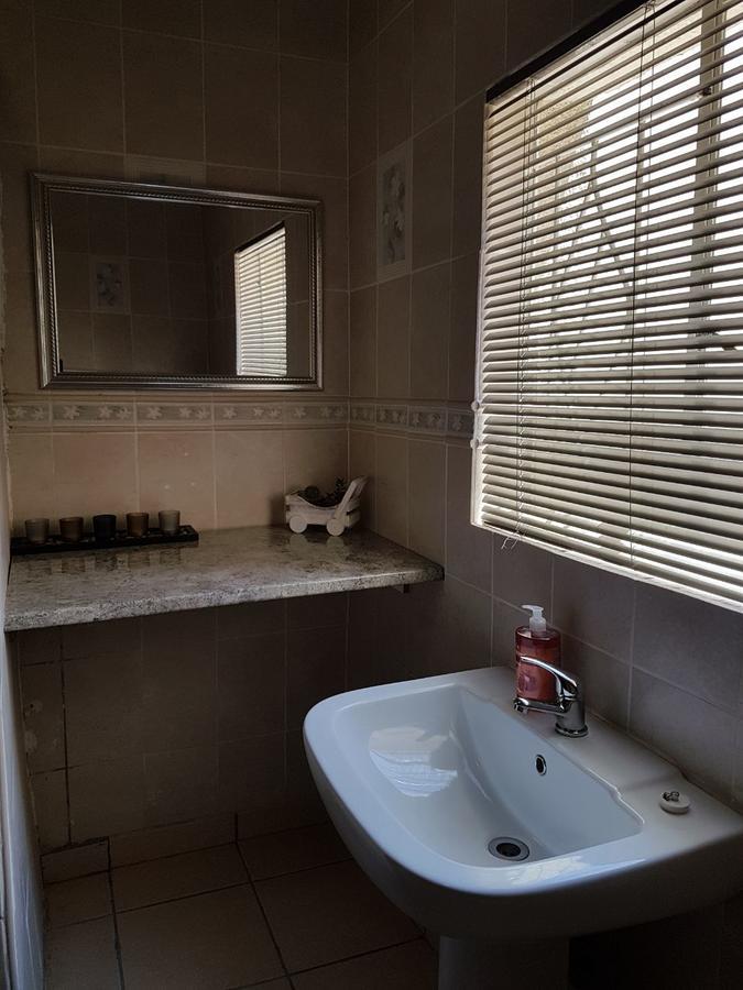 Gluckman Drive Guesthouse Welkom Bagian luar foto
