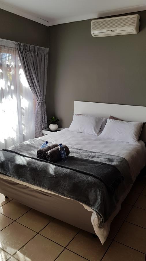 Gluckman Drive Guesthouse Welkom Bagian luar foto