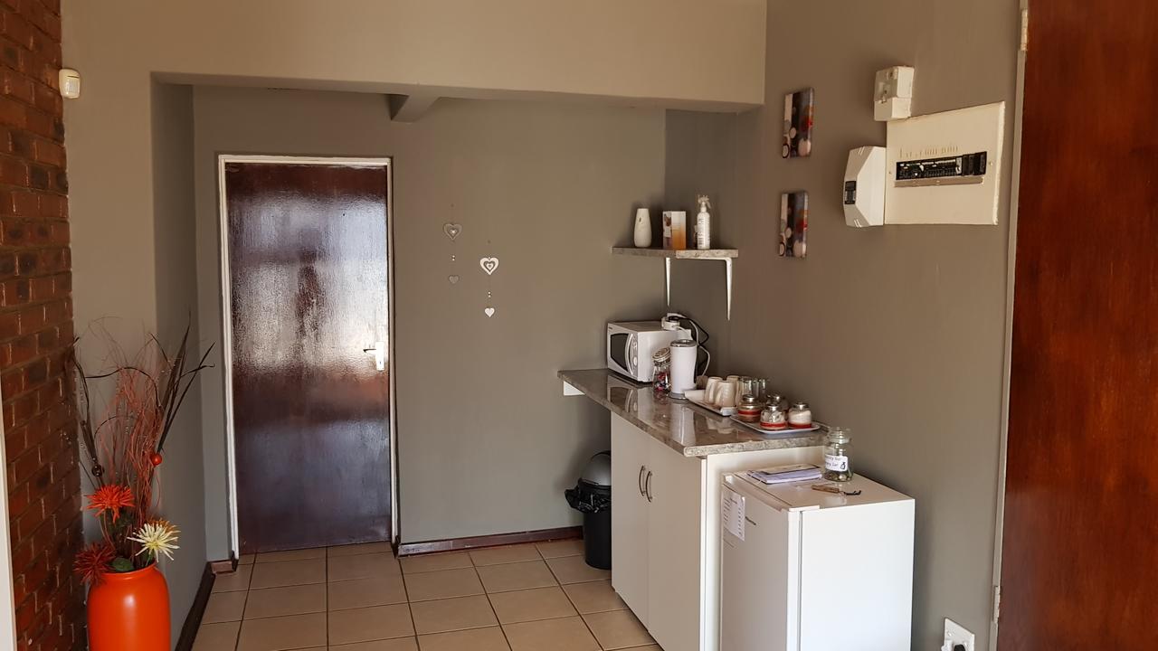 Gluckman Drive Guesthouse Welkom Bagian luar foto