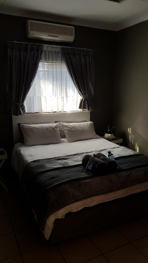 Gluckman Drive Guesthouse Welkom Bagian luar foto