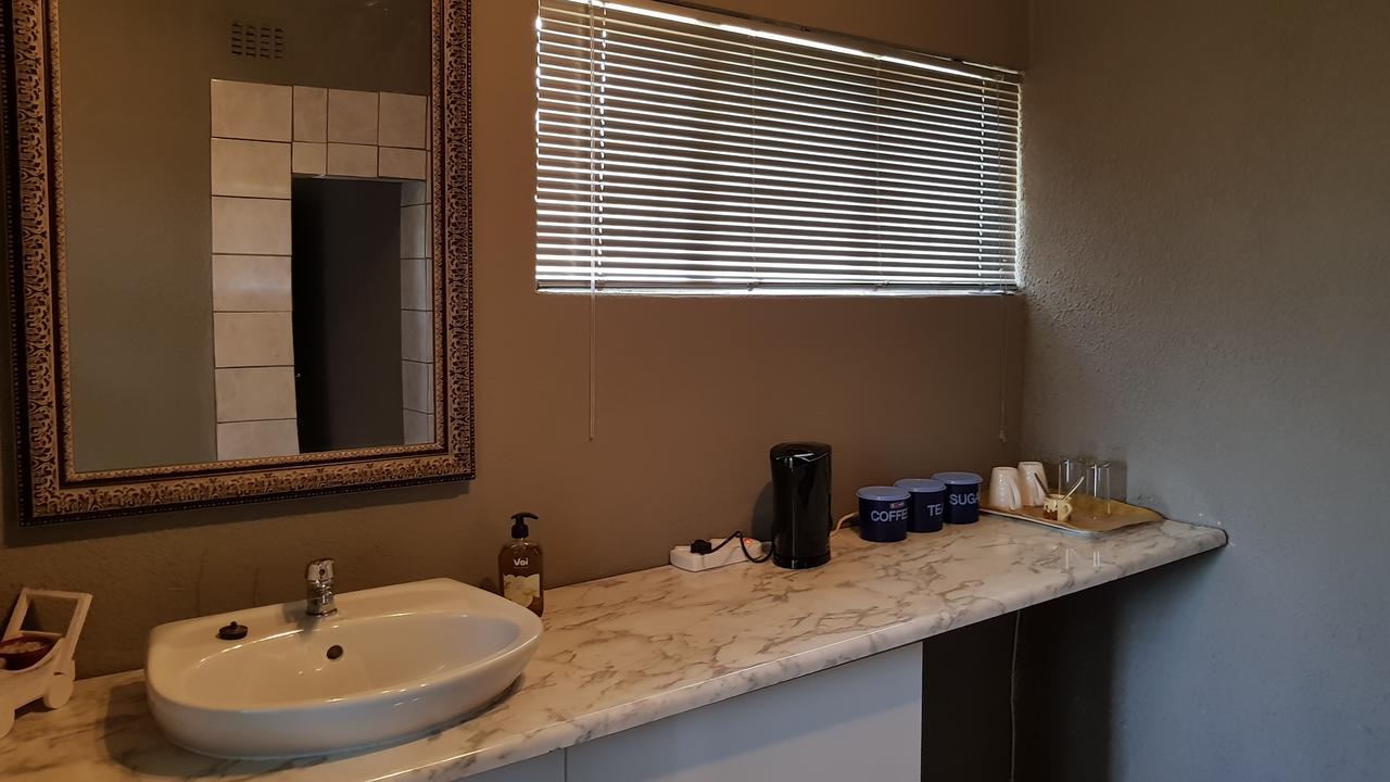 Gluckman Drive Guesthouse Welkom Bagian luar foto