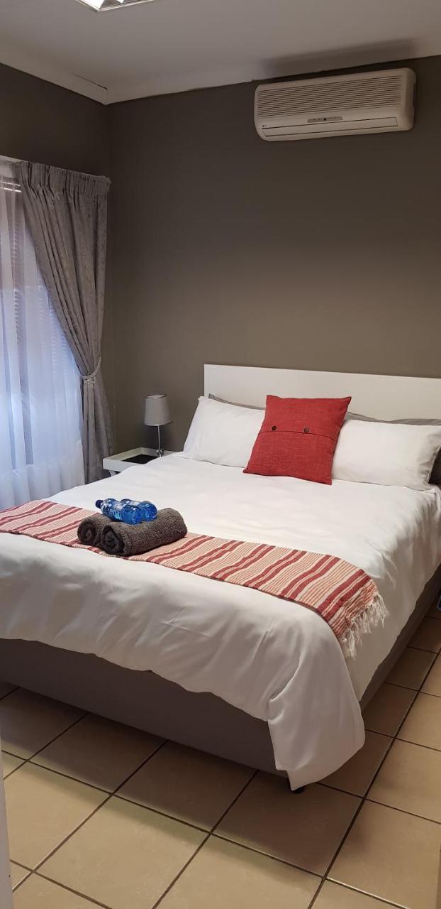 Gluckman Drive Guesthouse Welkom Bagian luar foto
